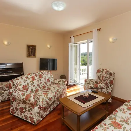 Harmonia - Comfort One-bedroom With Balcony And Shared Pool *