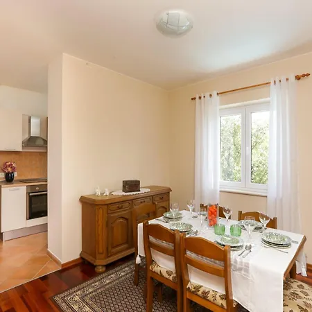 Harmonia - Comfort One-bedroom With Balcony And Shared Pool Cilipi