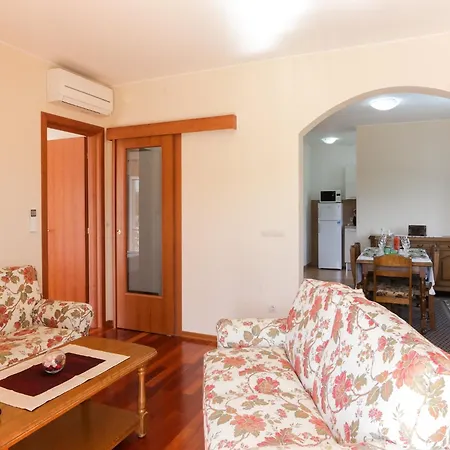 Harmonia - Comfort One-bedroom With Balcony And Shared Pool Apartment *