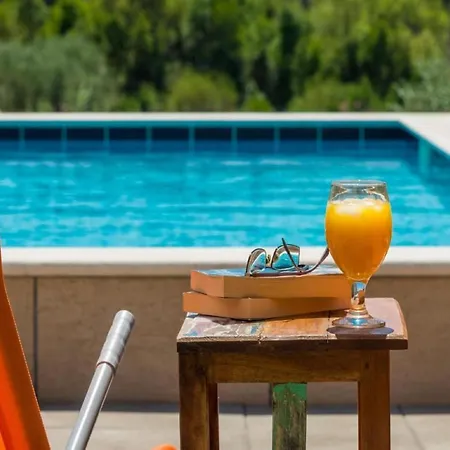 Harmonia - Comfort One-bedroom With Balcony And Shared Pool Διαμέρισμα Čilipi