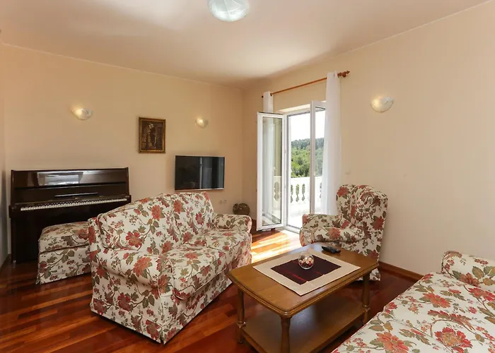 Harmonia - Comfort One-bedroom With Balcony And Shared Pool *