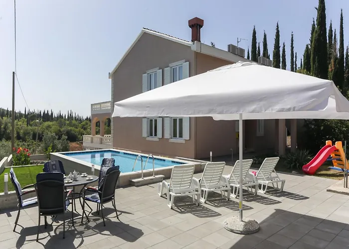 Apartment Harmonia - Comfort One-bedroom With Balcony And Shared Pool Cilipi